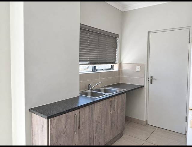 3 BEDROOM HOUSE FOR SALE IN THATCHFIELD